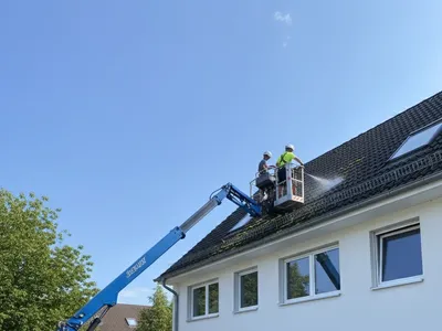 Tetőtisztítás kosaras emelőgéppel
